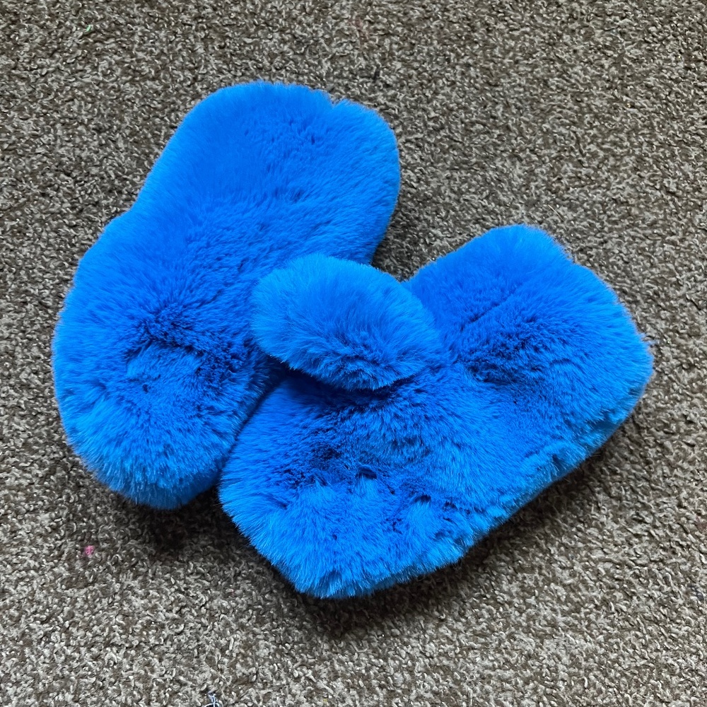 Fur Gloved